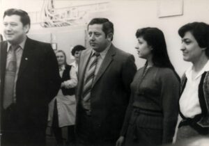 Юрій Науменко (у центрі) - директор фабрики у 1979-2000 роках